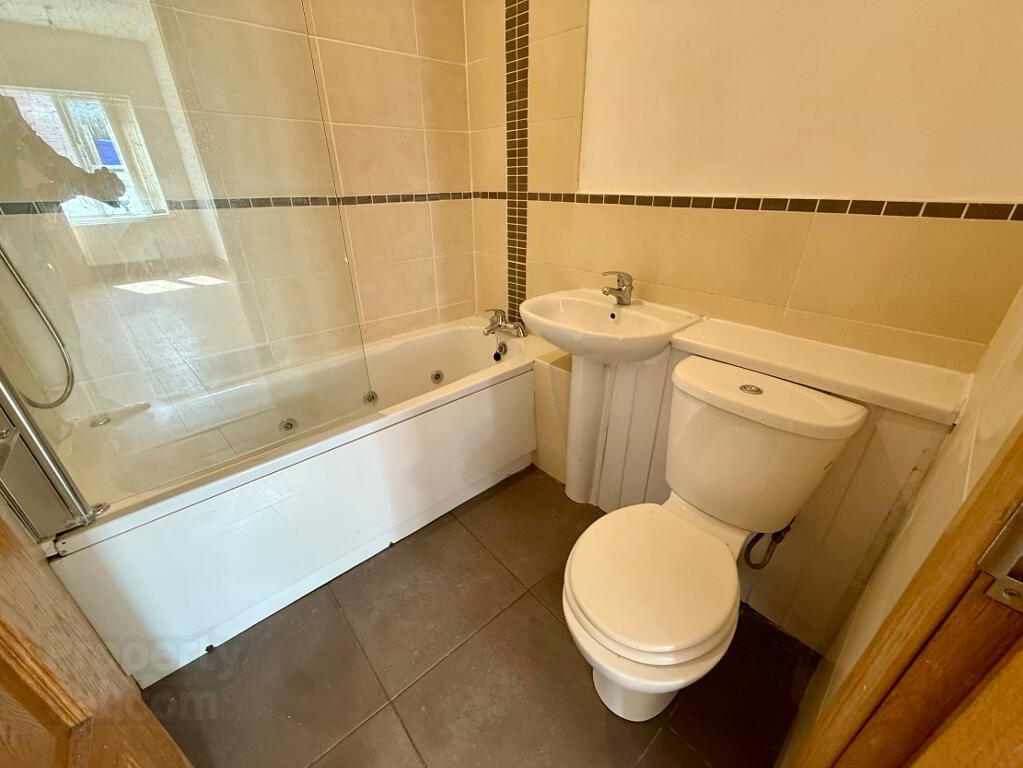 Photo 17 of 2a Maureen Avenue, City Centre, L'Derry