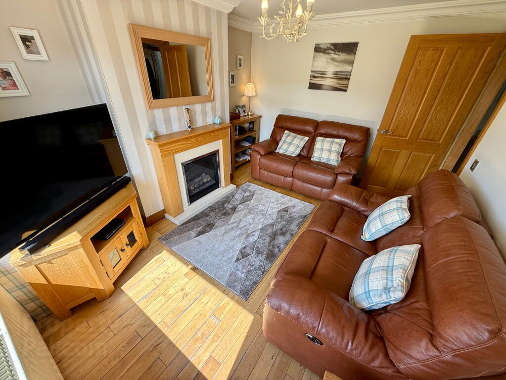 Photo 3 of 16 Elder Crescent, Waterside, L'Derry