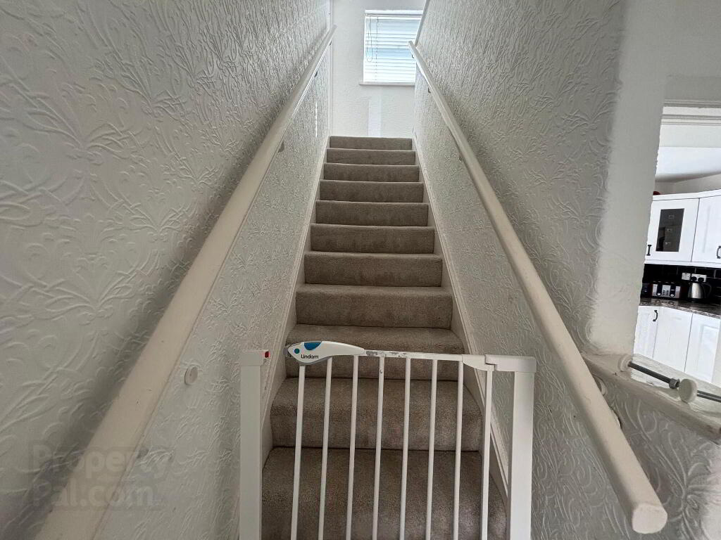 Photo 5 of 51 Highfield Drive, Belfast