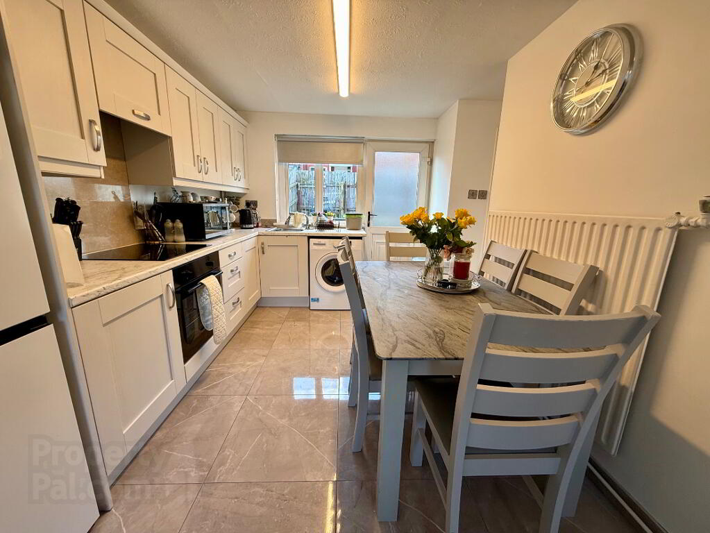 Photo 4 of 187 Lincoln Courts, Waterside, L'Derry