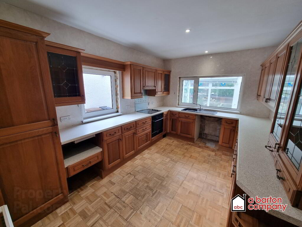 Photo 5 of 30 Ballyclare Road, Glengormley, Newtownabbey