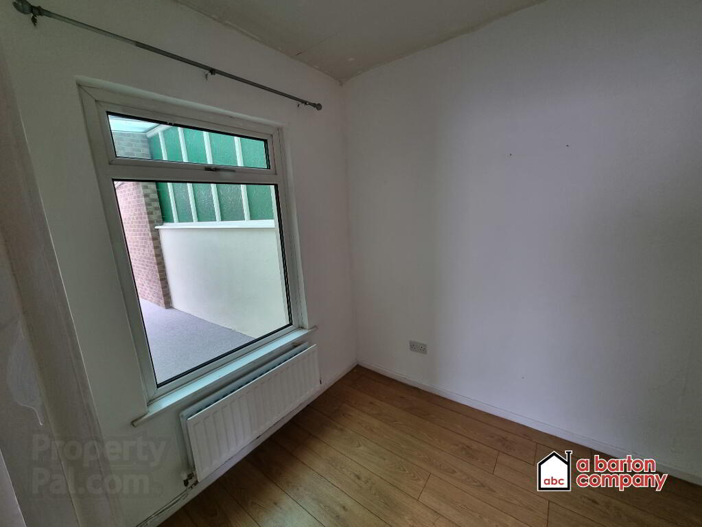 Photo 4 of 30 Ballyclare Road, Glengormley, Newtownabbey