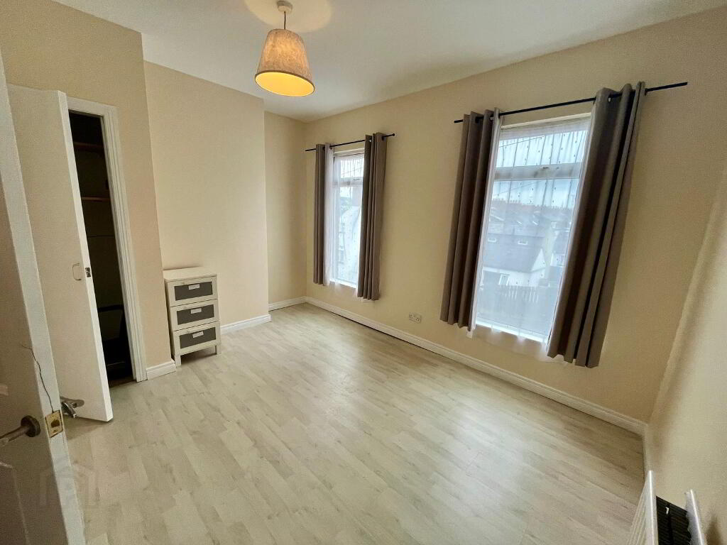 Photo 2 of 12 Creggan Road, L'Derry