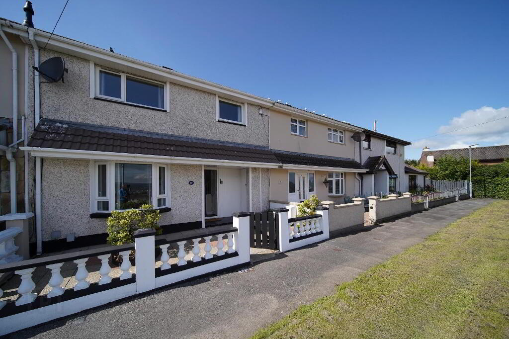 17 Rathmore Crescent, Derry, BT48 9RL-2.jpg
