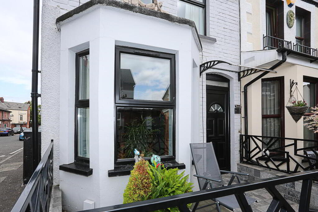 Photo 2 of 33 Blackwood Street, Belfast
