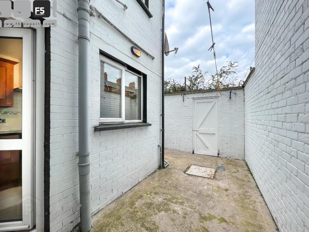 Exterior - rear (2)