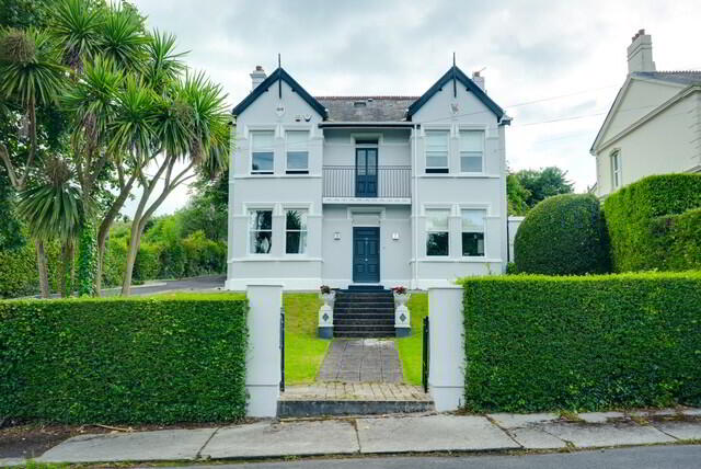 Photograph 1,  16 Balfour Avenue