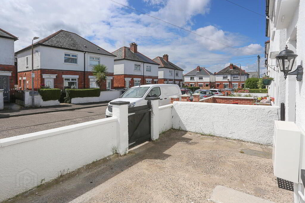 Photo 3 of 23 Dunraven Crescent, Belfast
