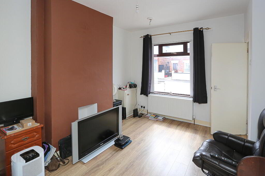 Photo 5 of 23 Dunraven Crescent, Belfast