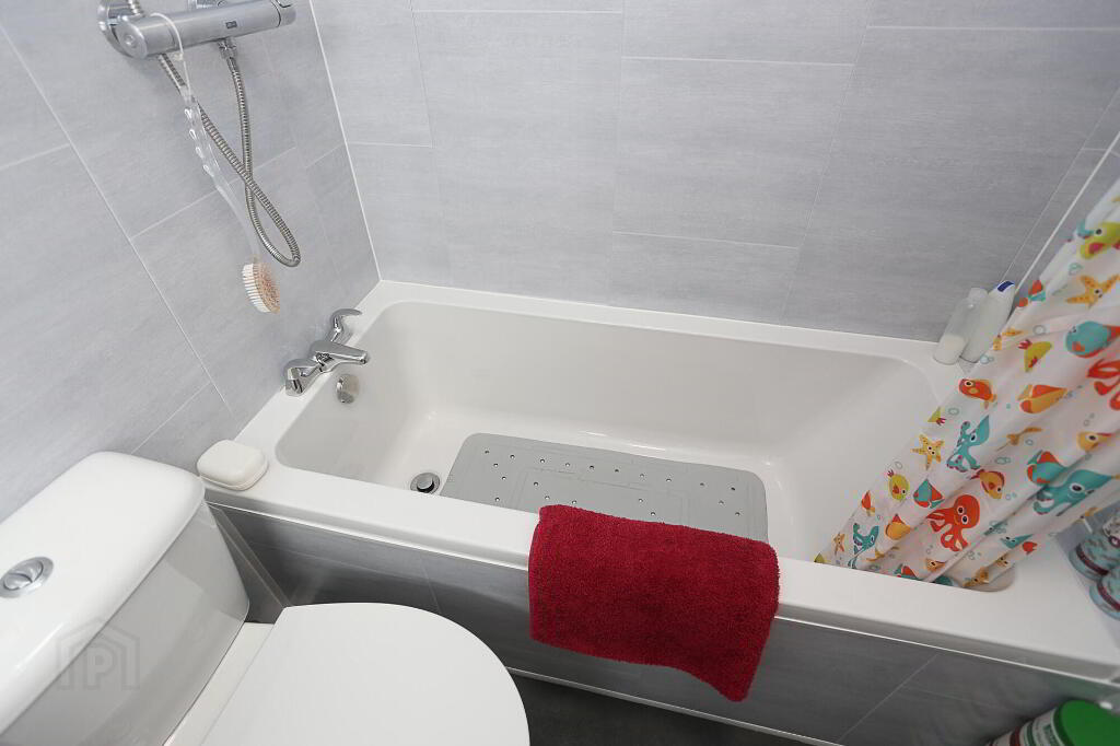 Photo 11 of 23 Dunraven Crescent, Belfast