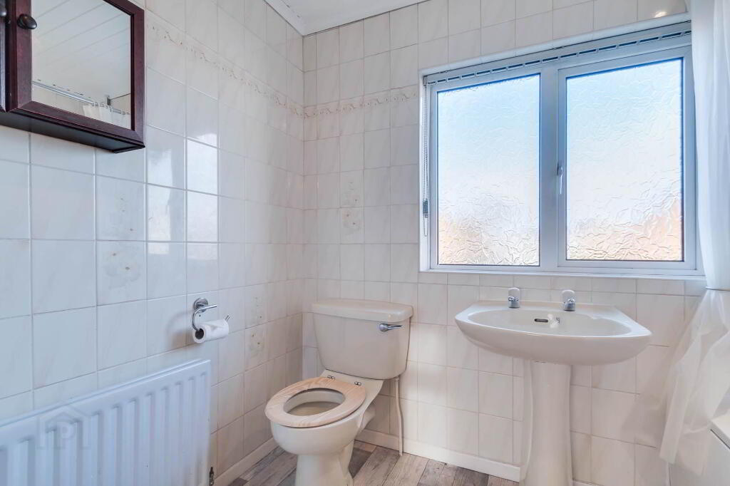 Photo 19 of 17 Woodford Grange, Bangor