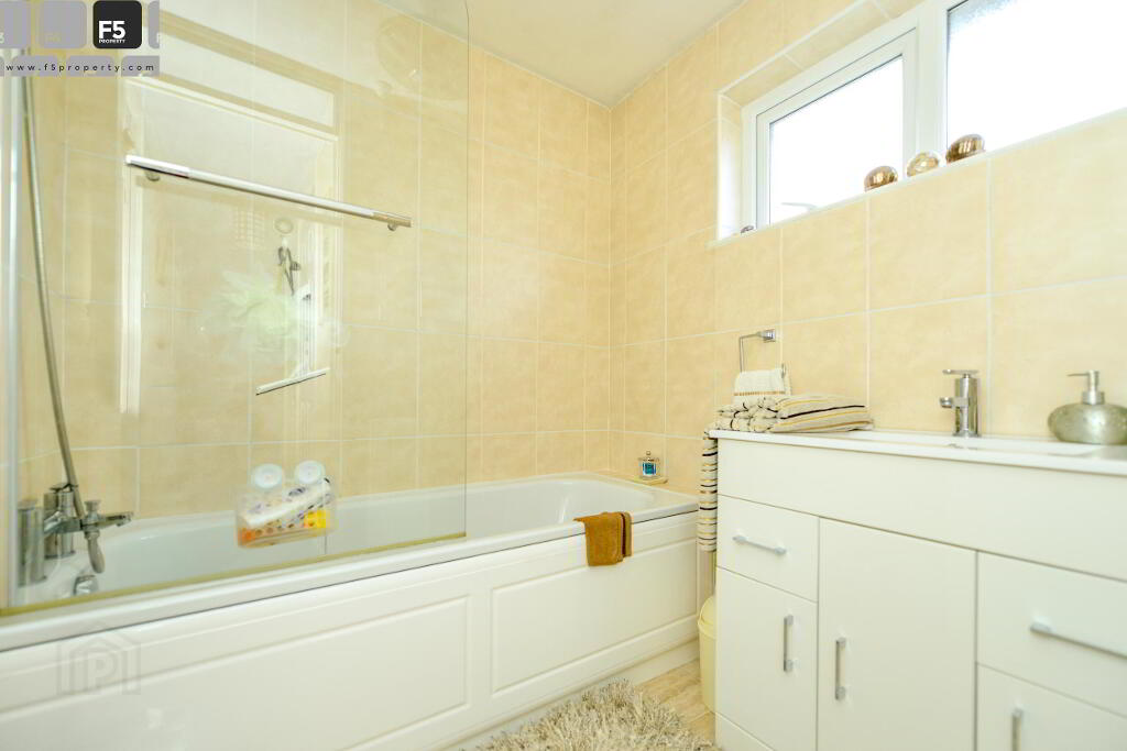 10 Renfrew Walk - F5 Property - To let--5760