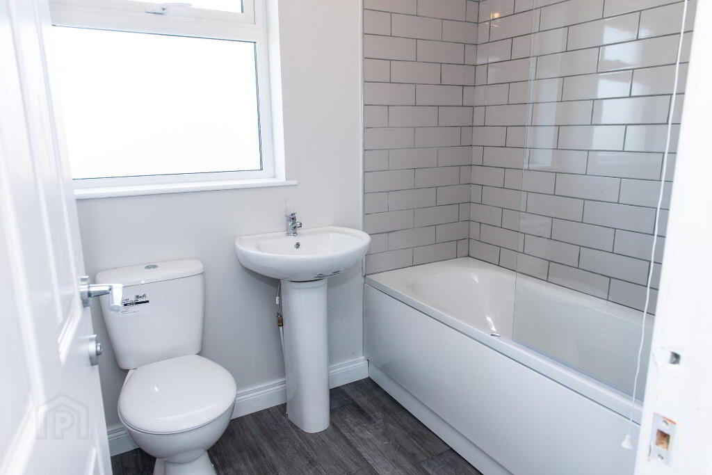 Photo 7 of 1a Leven Crescent, Belfast