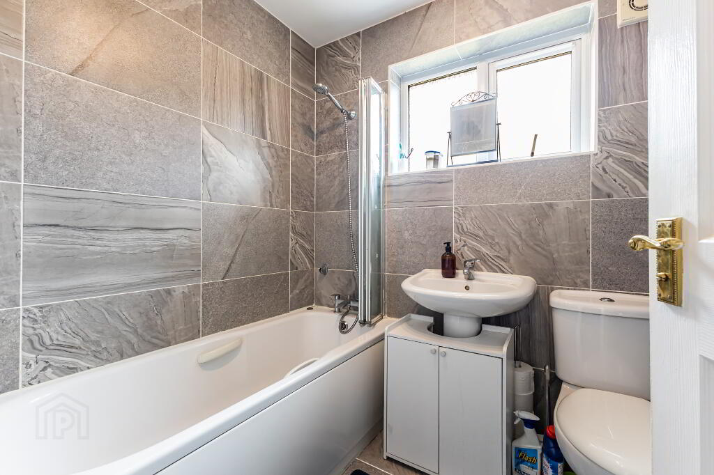 Photo 12 of 141 Glenwood Court, Lisburn
