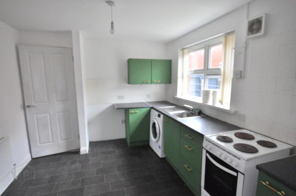 Photo 4 of 8 Comber Gardens, Belfast