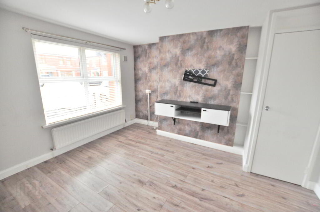 Photo 2 of 8 Comber Gardens, Belfast