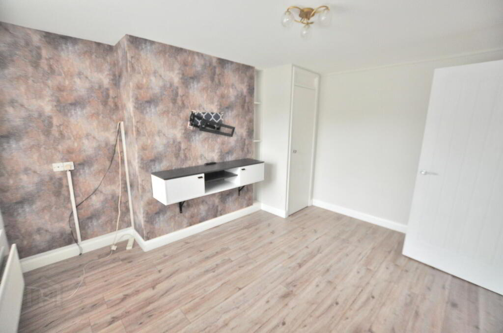 Photo 3 of 8 Comber Gardens, Belfast