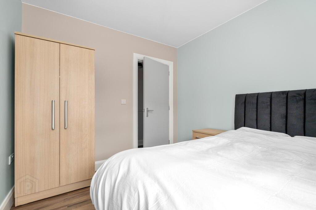 Apt 4 438 Antrim Road-bed 1