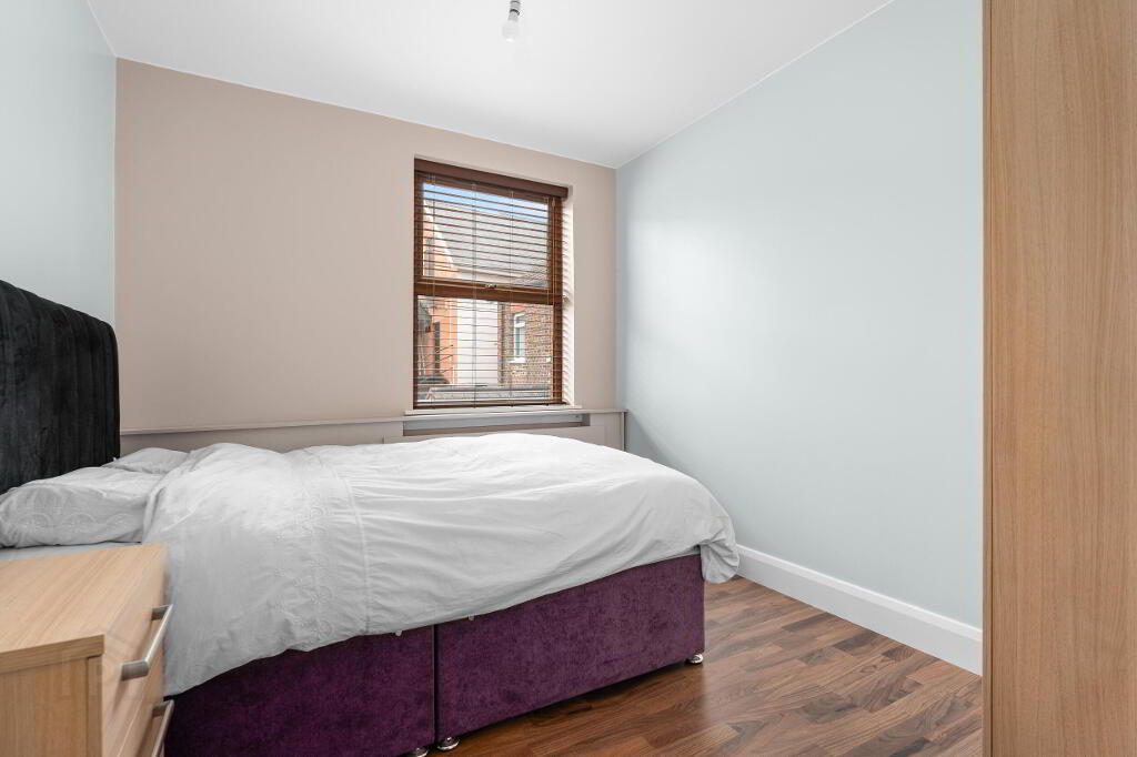 Apt 4 438 Antrim Road-bed 1 - 3