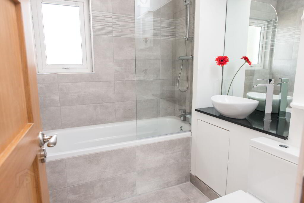 Photo 20 of 34 Avoniel Parade, Belfast