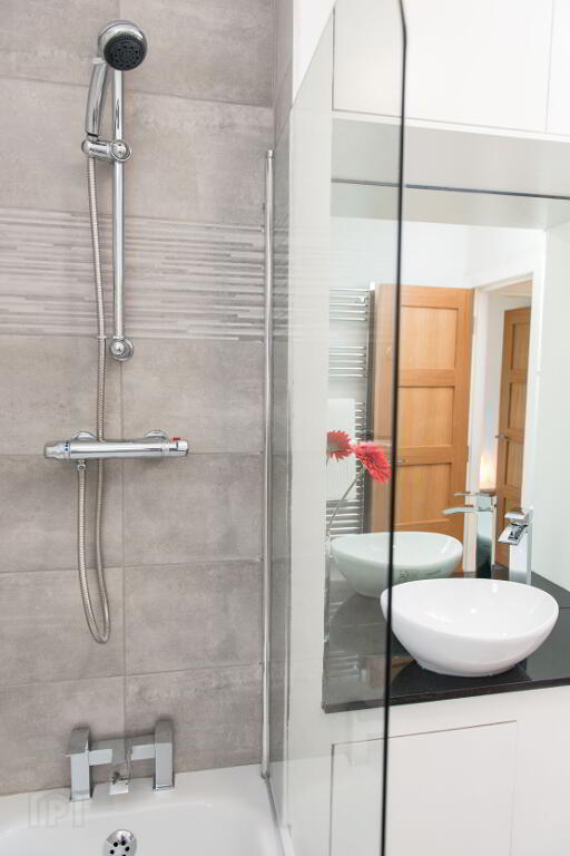 Photo 23 of 34 Avoniel Parade, Belfast