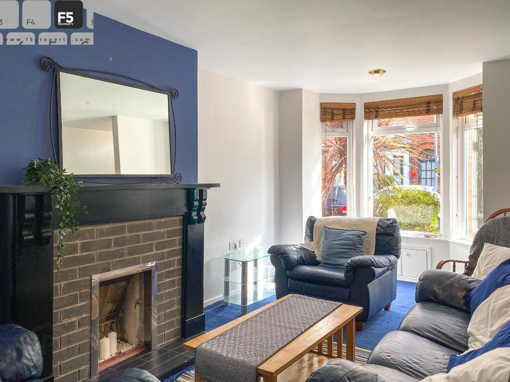 37 St Albans Gdns F5 Rent-Lounge