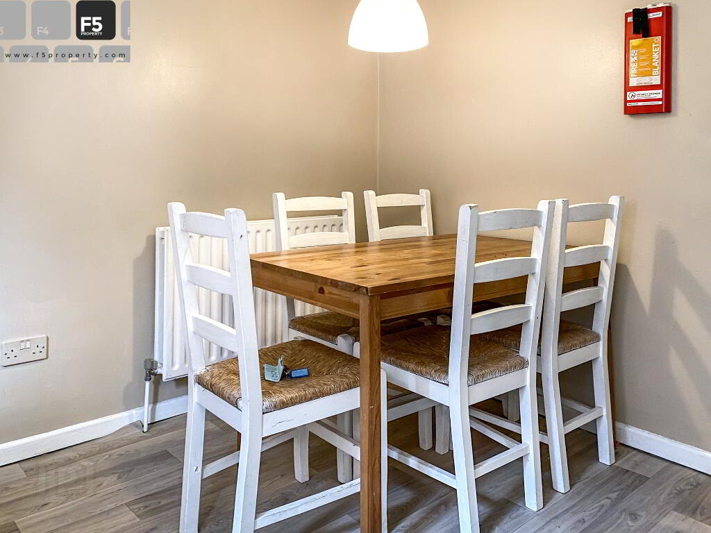 37 St Albans Gdns F5 Rent-Dining