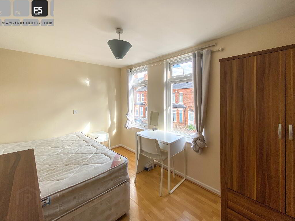 37 St Albans Gdns F5 Rent-Bedroom 1