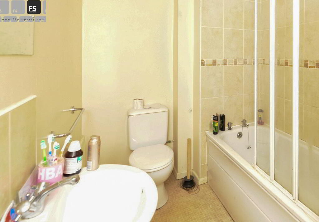 37 St Albans Gdns for rent F5 Property--3