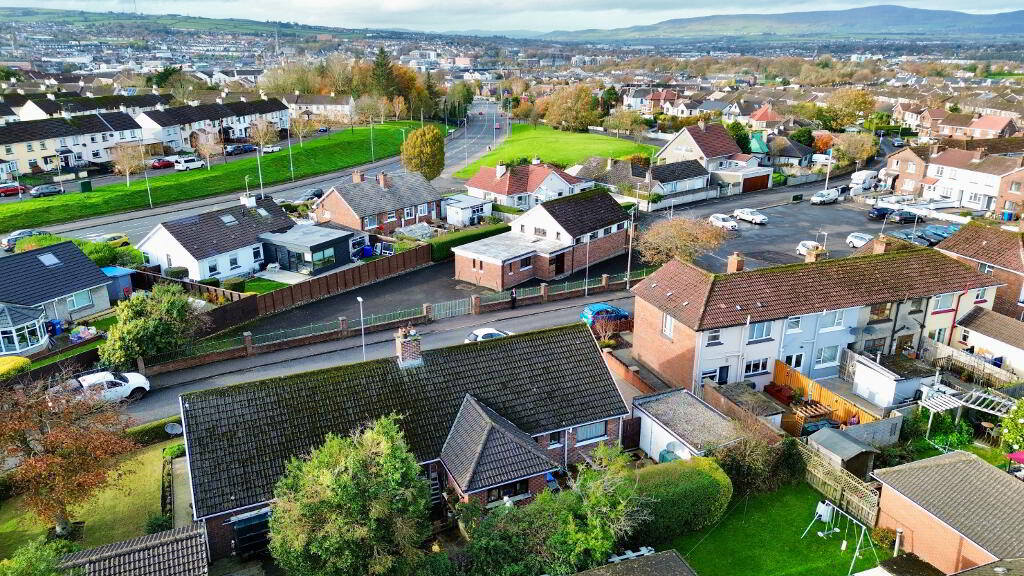 Photo 14 of 4 Rossdowney Drive, Lisnagelvin, L'Derry