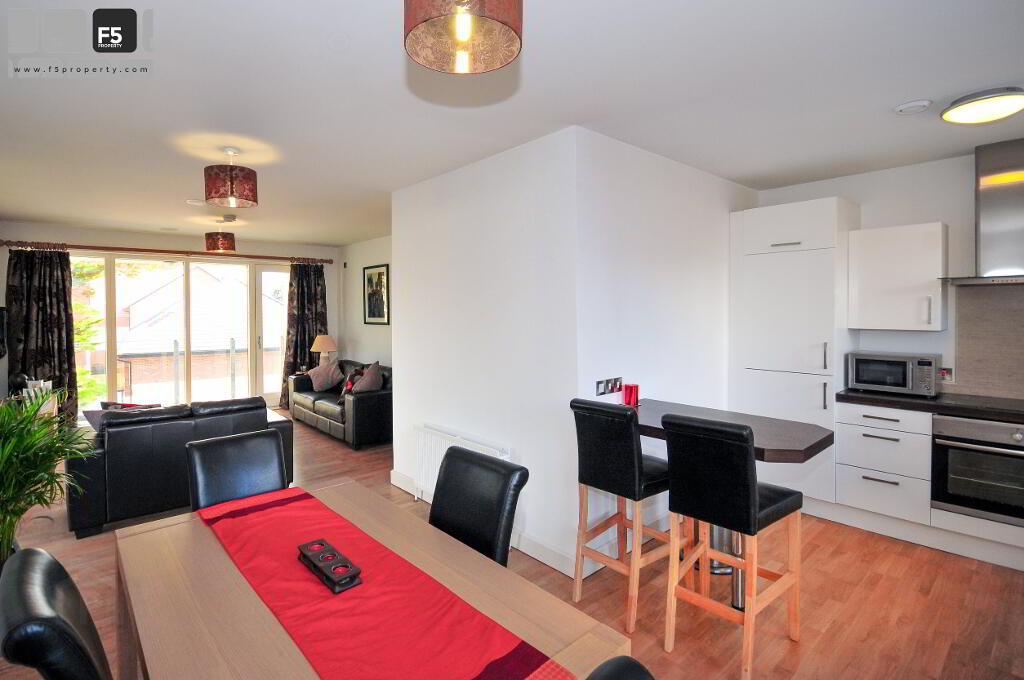 Kitchen/dining/lounge