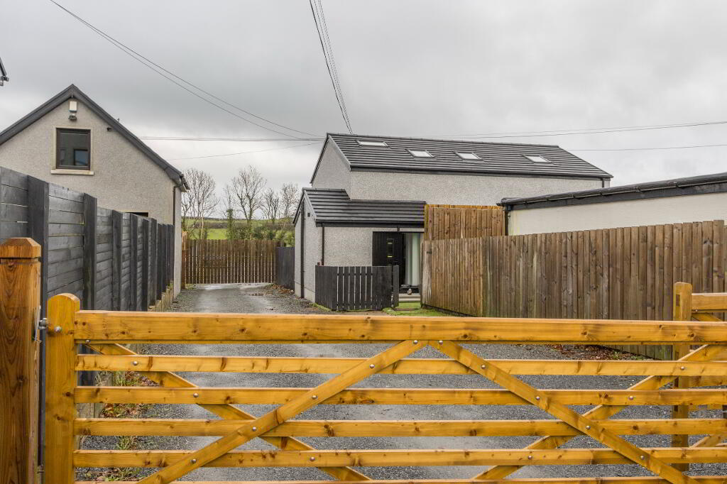 Photo 2 of 232 Ballygowan Road, Belfast