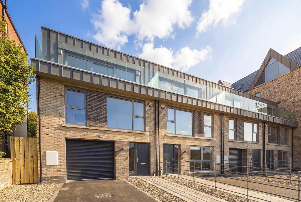 Townhouse With Private Elevator, 3 Priory Gate, Priory Park, Holywood, BT18