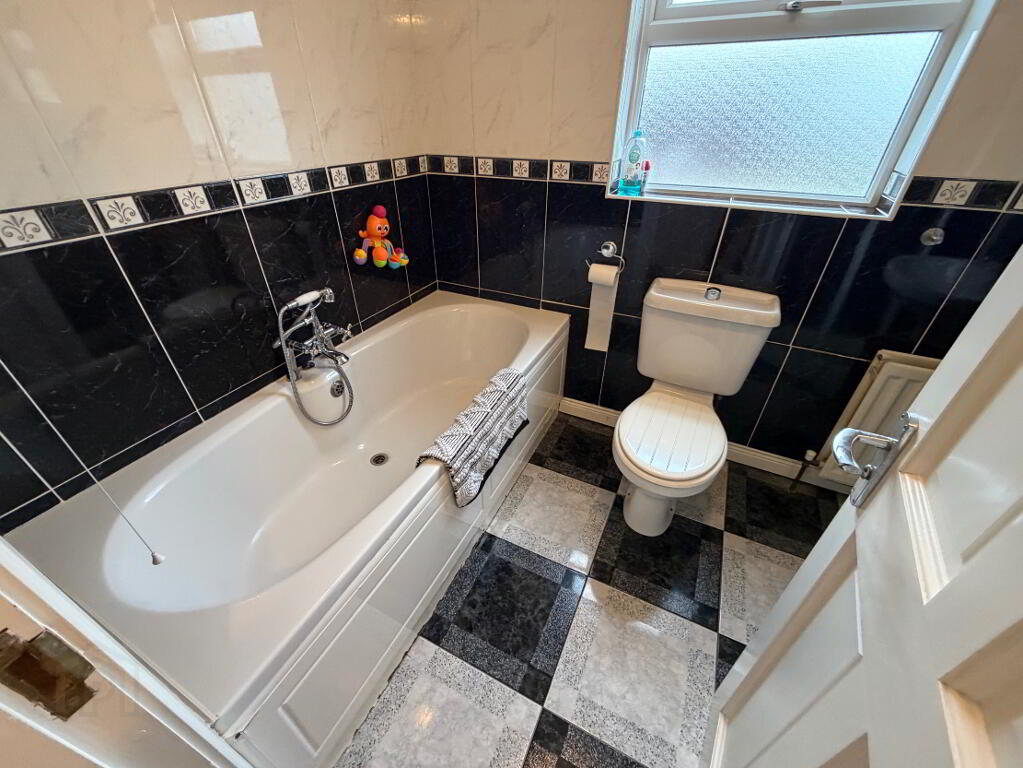 Photo 18 of 29 Ashthorpe, Altnagevlin, L’derry