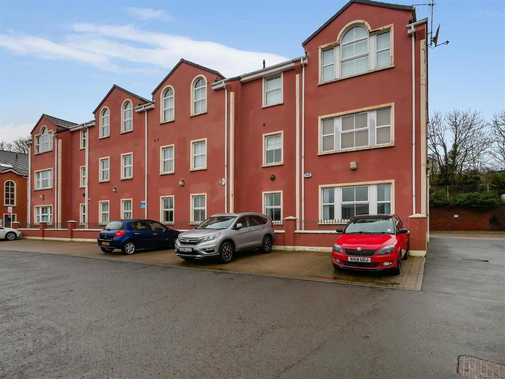 8 Hampton Court, Ballygowan, BT23 6HW