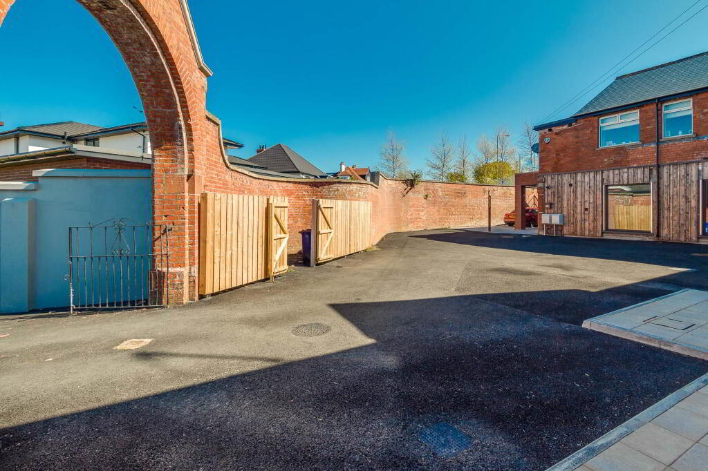 Photo 13 of The Gate House, 118c Princetown Road, Bangor