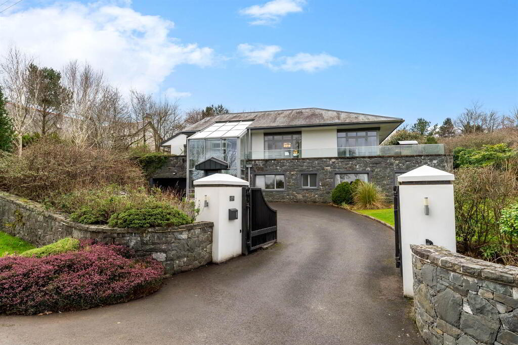 17 Fort Road, Ballylesson, Belfast, BT8 8LX
