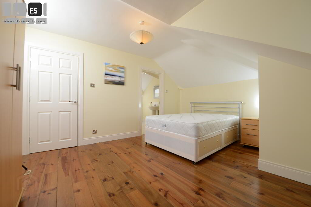 Bedroom 1 - master