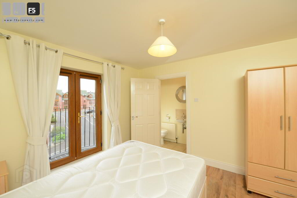 Bedroom 2 - en suite