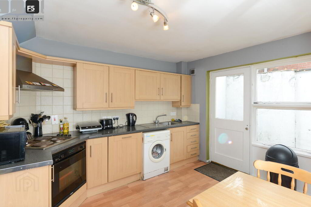 23 St Albans Gardens F5 Rent-2101