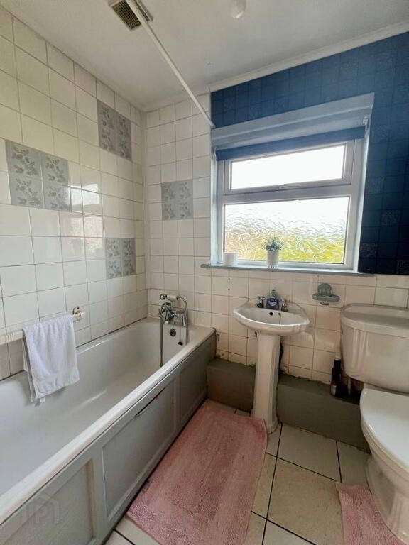 Photo 8 of 33 Lisnarea Avenue, Cityside, Derry/Londonderry