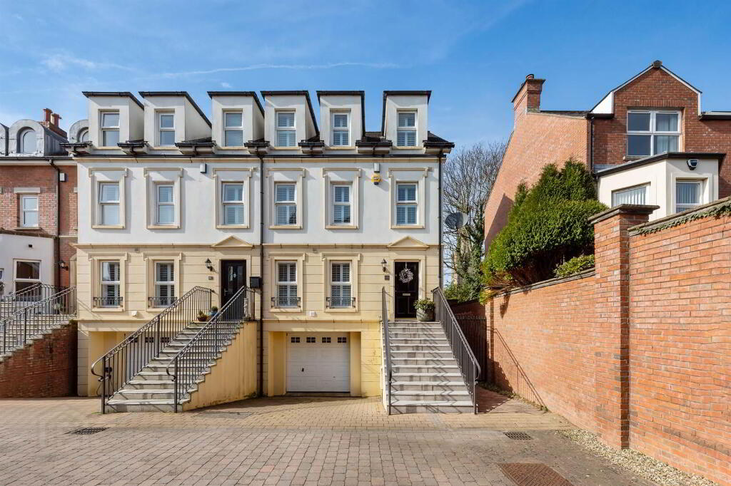 17 Demesne Gate, Off Demesne Road, Holywood, BT18 9FR