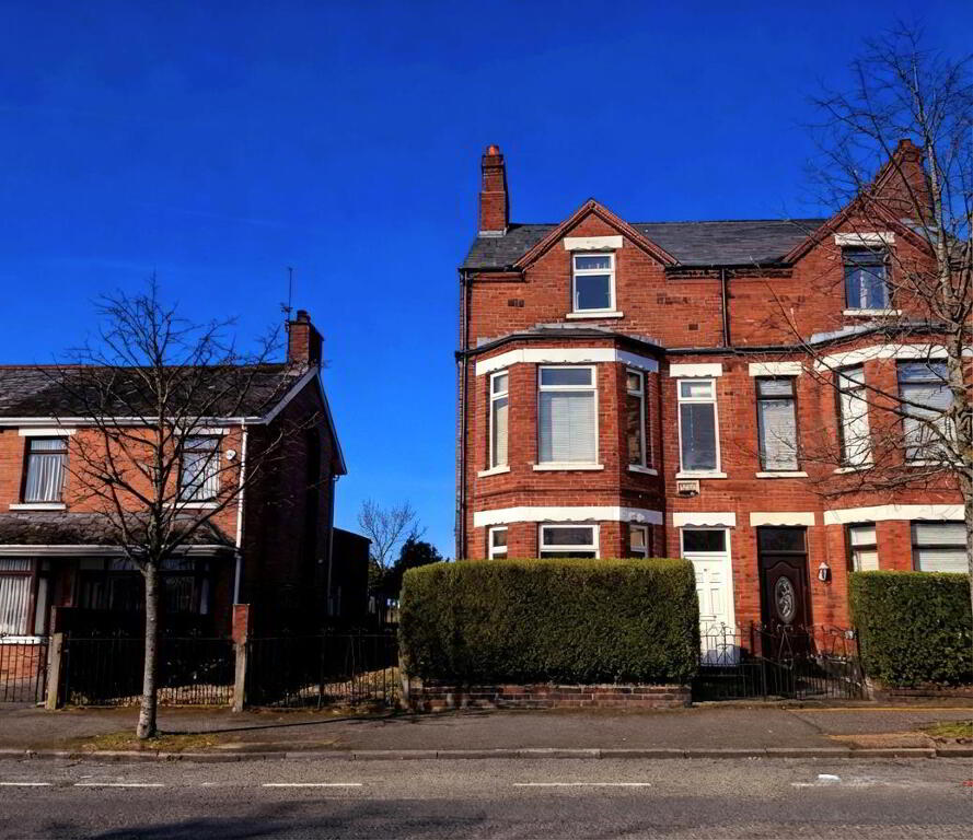 5 Bedroom Semi-Detached in BT14 6QT
