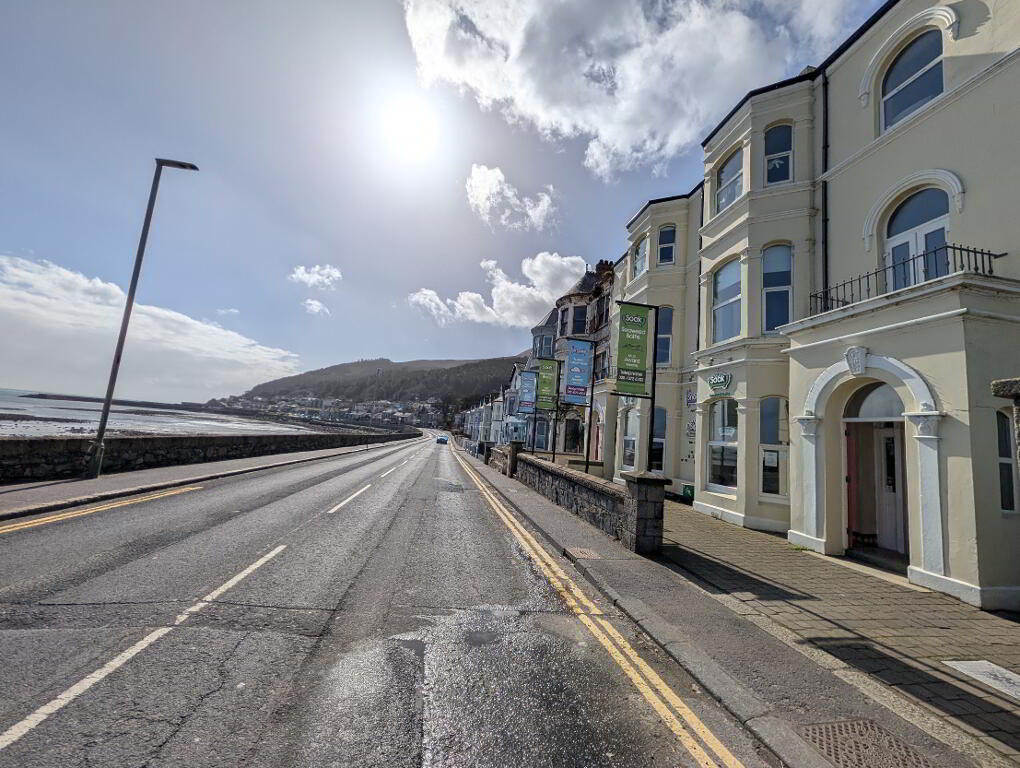 Photo 3 of 7 South Promenade, Newcastle