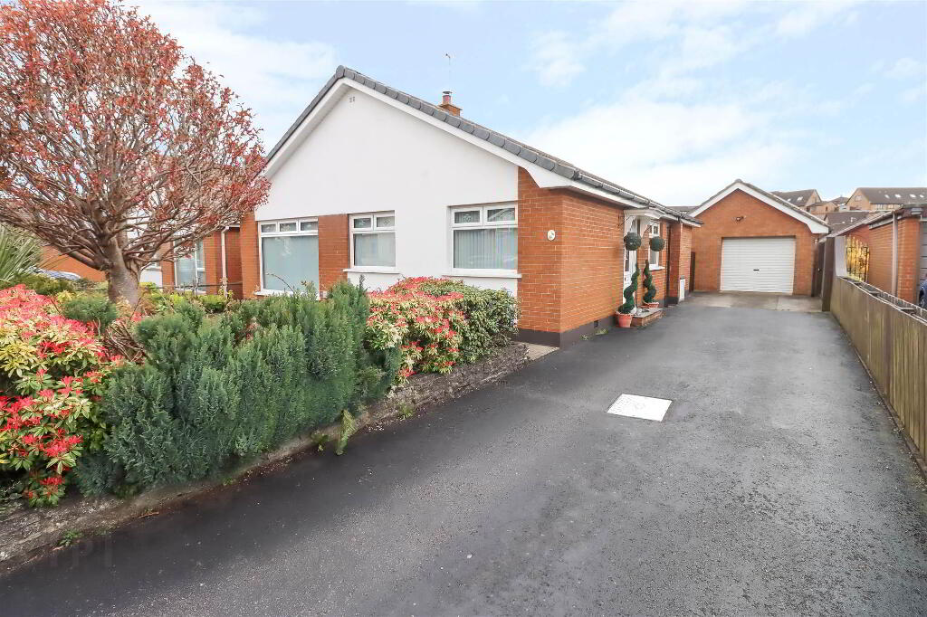 16 Carrowreagh Gardens, Dundonald, Belfast, BT16 1TW