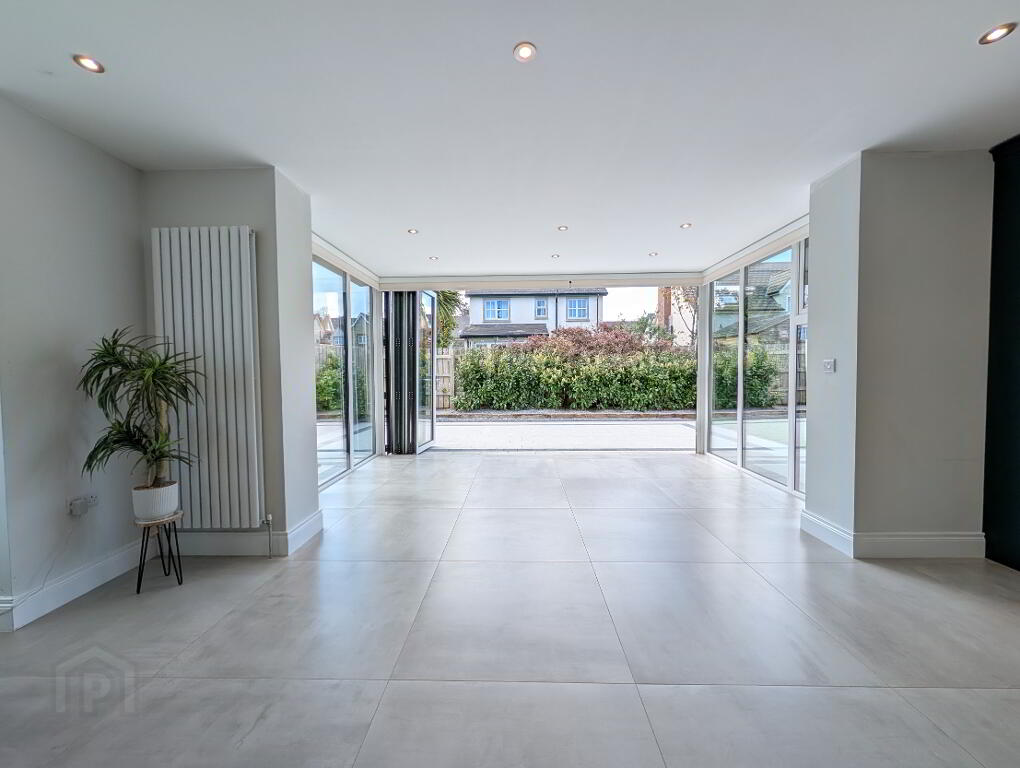 Photo 16 of 40 Tollymore Brae, Newcastle