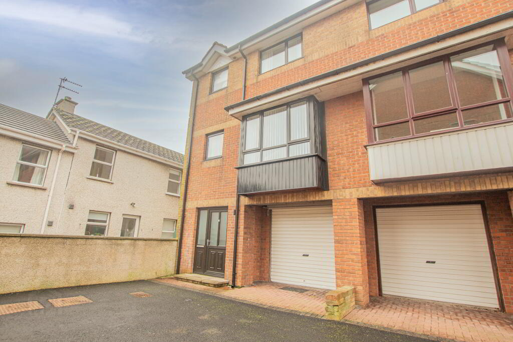 5 Causeway Court, Portrush, BT56 8SJ
