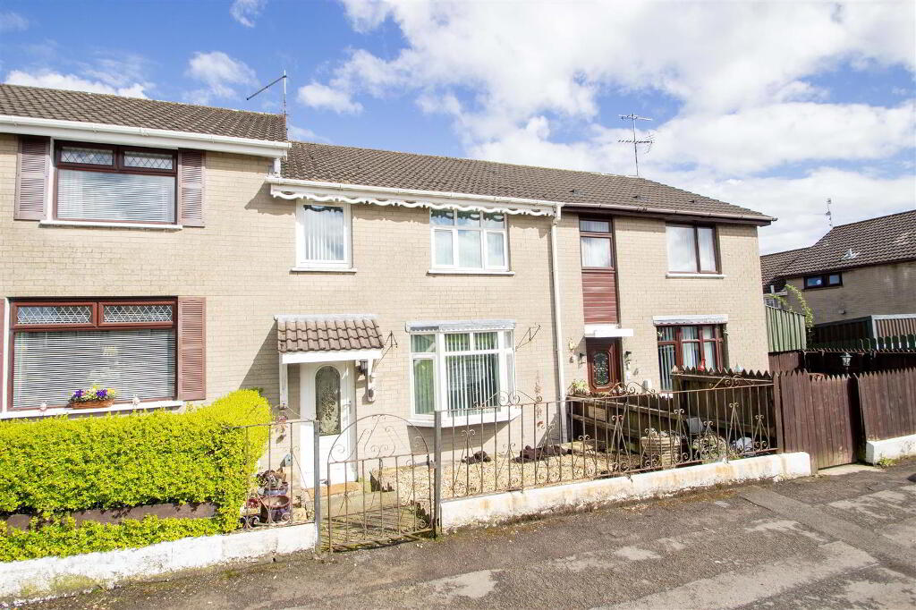8 Gardenmore Road, Dunmurry, Belfast, BT17 0BH