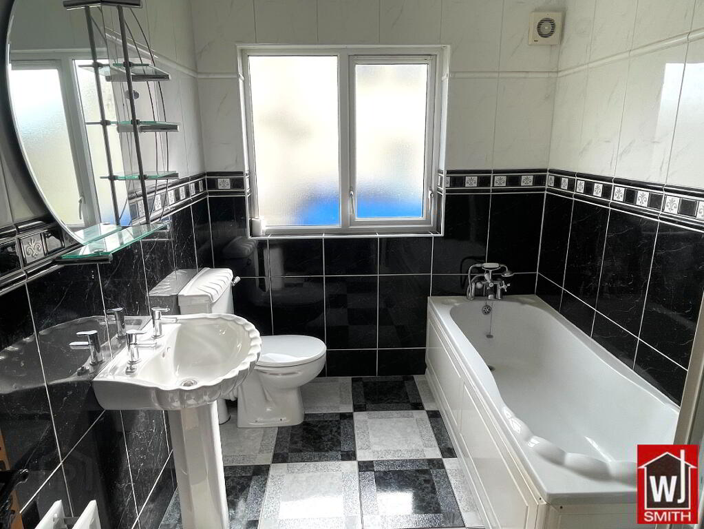 Photo 22 of 21 Ashleigh Court, Castlederg