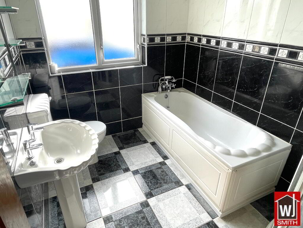 Photo 24 of 21 Ashleigh Court, Castlederg